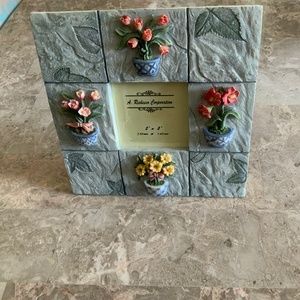 NWT Floral accent photo frame 3”x 3” photo display